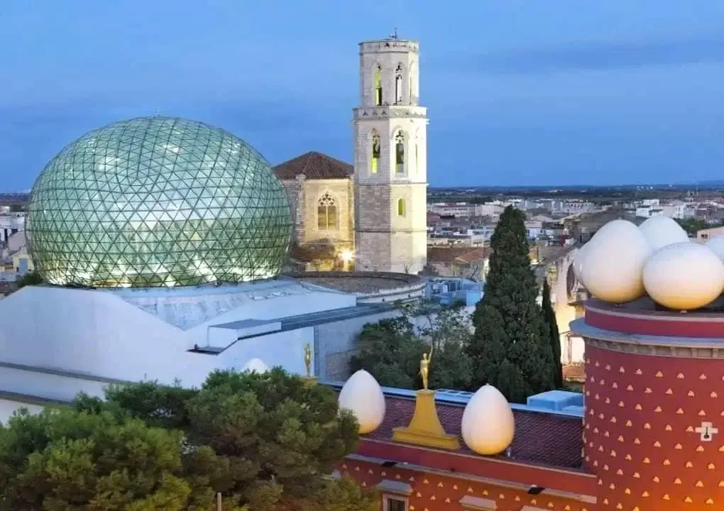 Tour de Noche en el Museo Dalí
